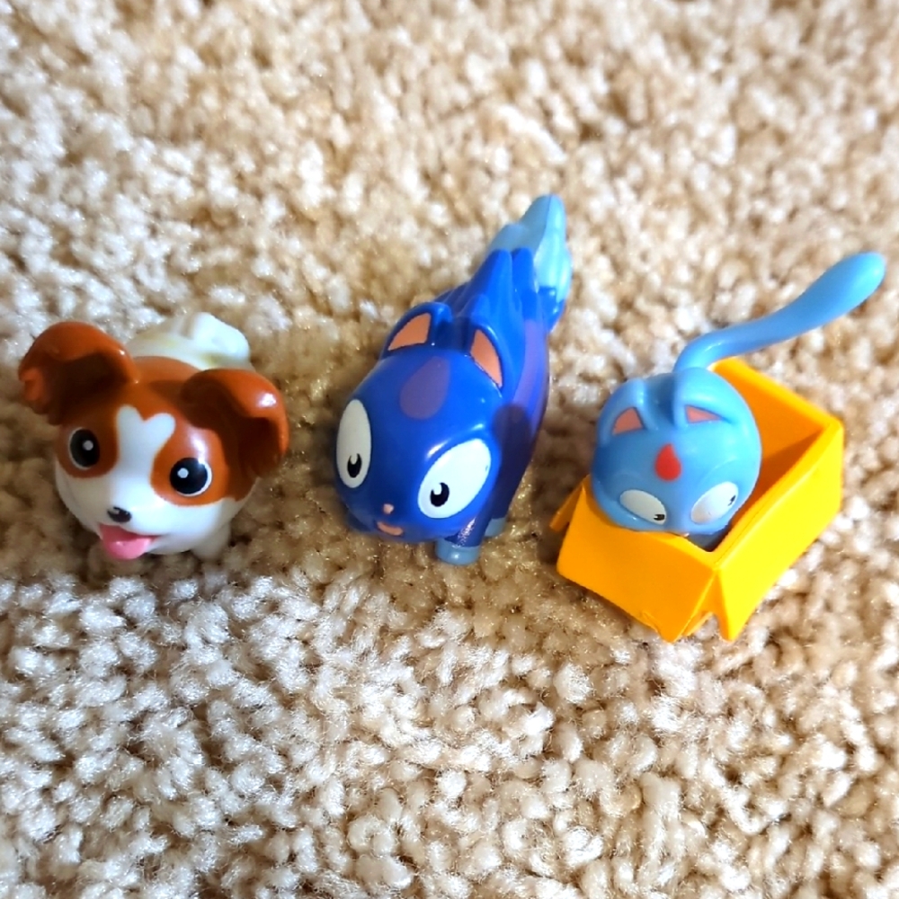 Hasbro Lost Kitties and Spin Master Chubby Puppies Figurines